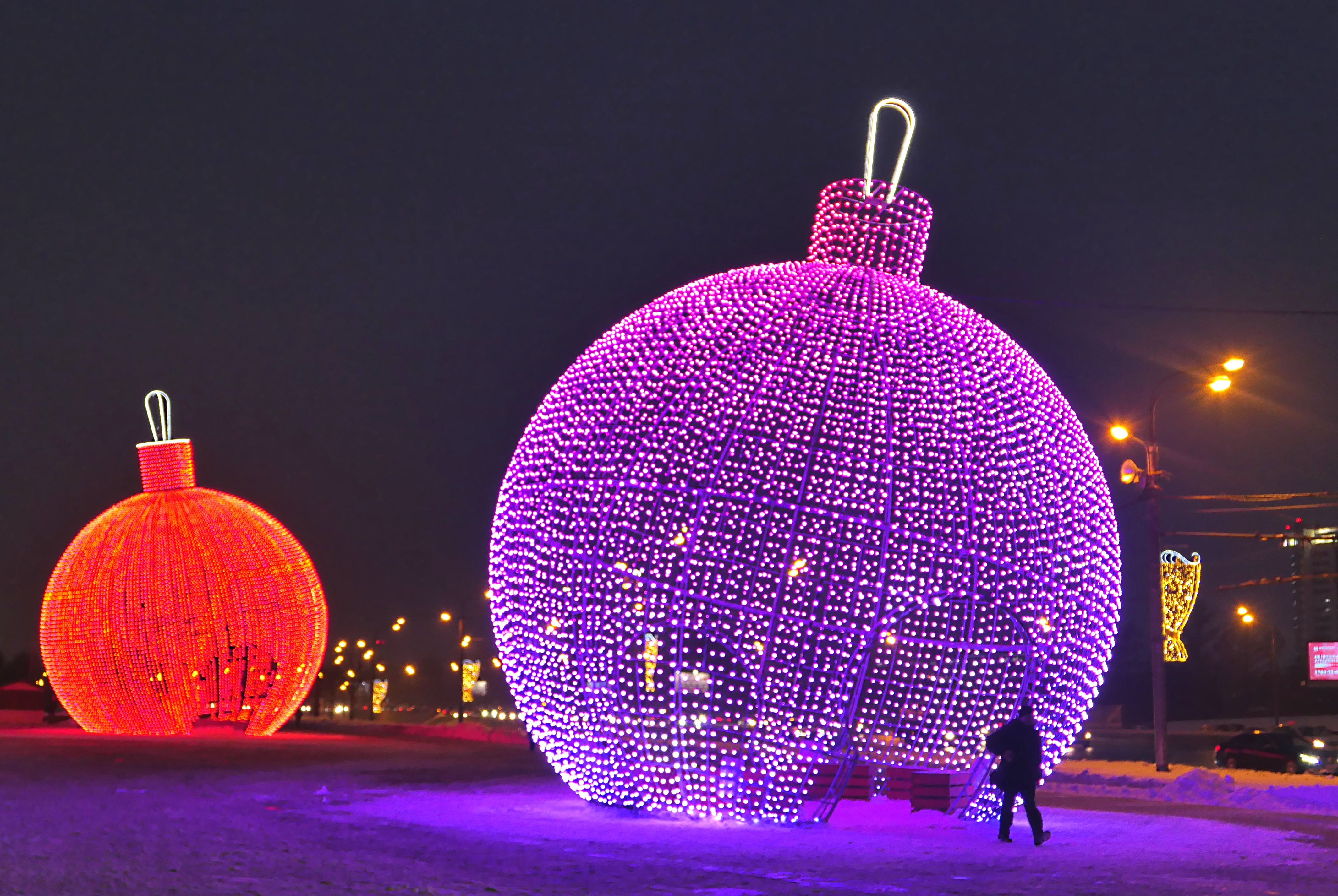 Парк светящихся фигур в Ростове-на-Дону предлагает уникальные возможности для проведения романтических свиданий и свадебных фотосессий.