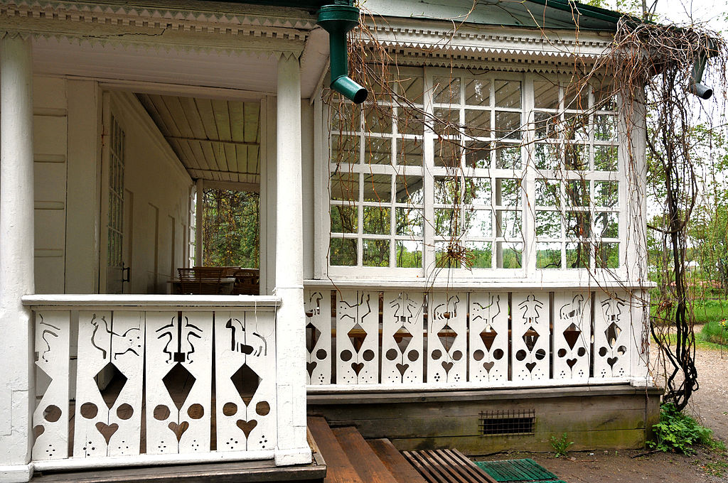 1024px-Veranda della casa di tolstoj