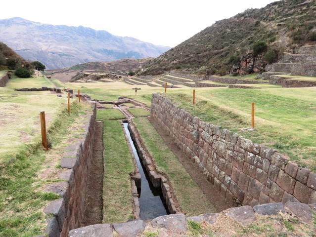 The-inca-site-of-Tipon-near-Cusco-visiting-Tipon-and-Pikillacta-from-Cusco-4
