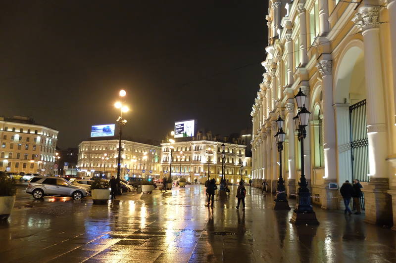 Московский вокзал ночью. Московский вокзал Санкт-Петербург. Московский вокзал Питер. Московский вокзал СПБ внутри. Пляж Петербурга у Московского вокзала.