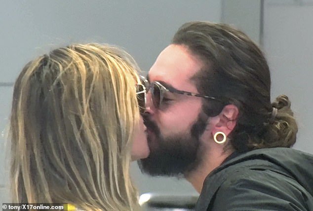 26.03.19 - Tom and Heidi at the airport LAX