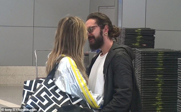 26.03.19 - Tom and Heidi at the airport LAX