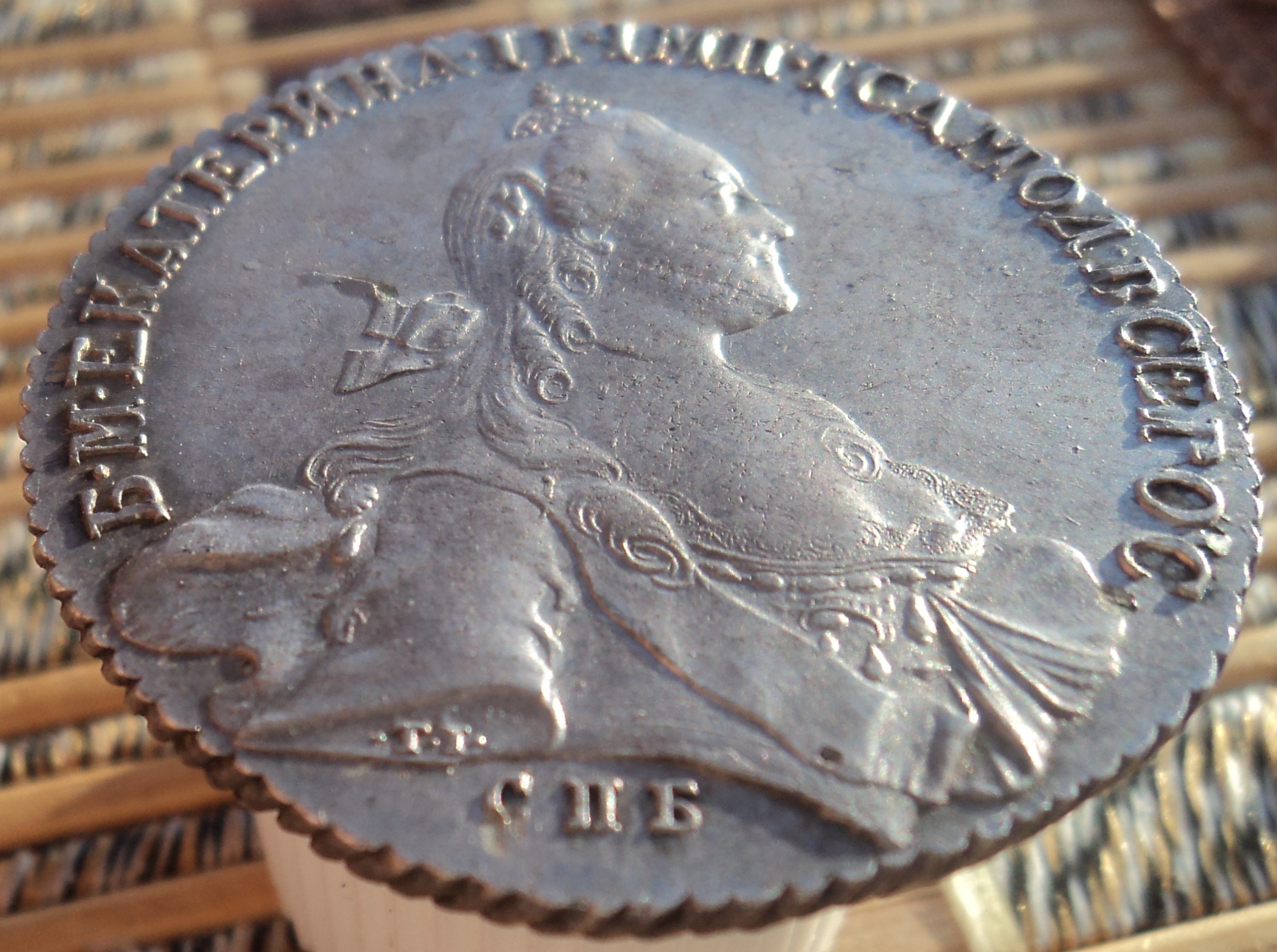 Ревьюдетектор ру форум аукцион. Рубль 1767 копия. Монета Елизаветы 2 1771 года. Монета 1771 медь деньга брак.