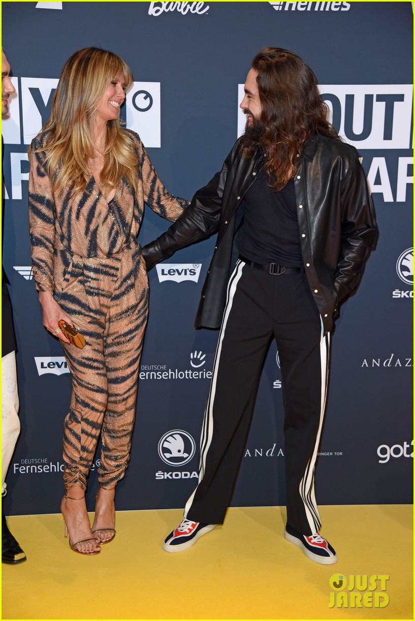 heidi-klum-kaulitz-twins-at-about-you-awards-07