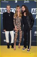 heidi-klum-kaulitz-twins-at-about-you-awards-05