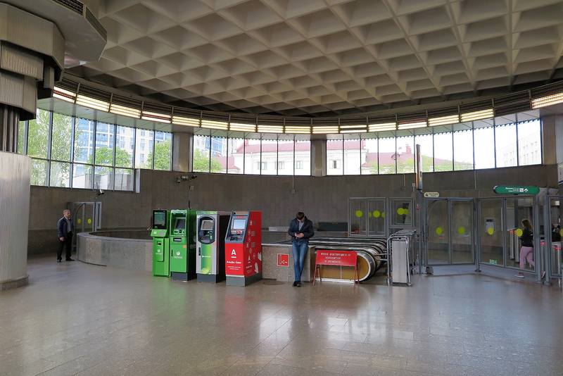 Работа пролетарском метро. Станция метро Пролетарская СПБ. Метро Пролетарская вестибюль. Станция метро Пролетарская СПБ вестибюль. Вестибюль станции Пролетарская.