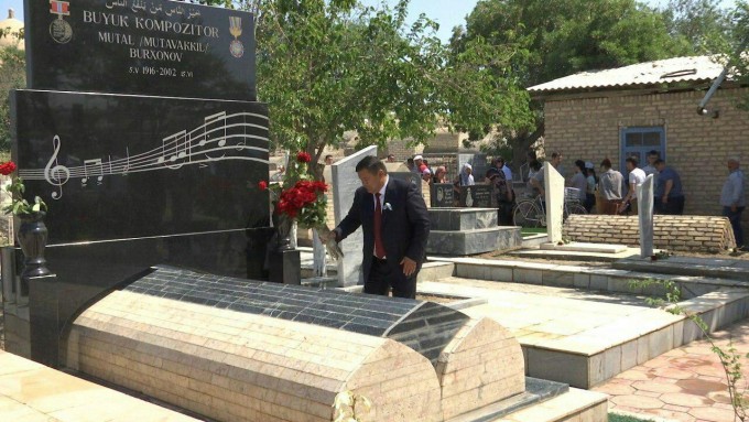 korrespondent uz 0438 Buxoroda Oâzbekiston madhiyasi bastakori qabriga yangi yodgorlik oârnatildi