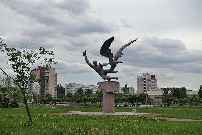 Округ прометей погода в спб. Парк Ольги Форш СПБ памятники Прометей. Парк Ольги Форш. Памятник Ольги Форш. Сад Прометей Санкт-Петербург.