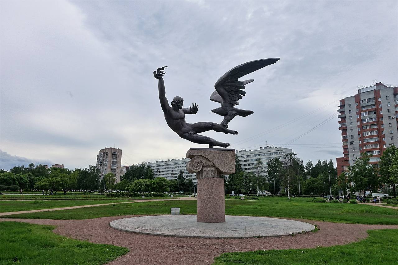 СПБ Калининский район скульптура Прометей
