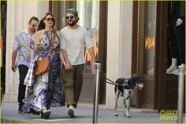 heidi-klum-fiance-tom-kaulitz-hold-hands-in-paris-02