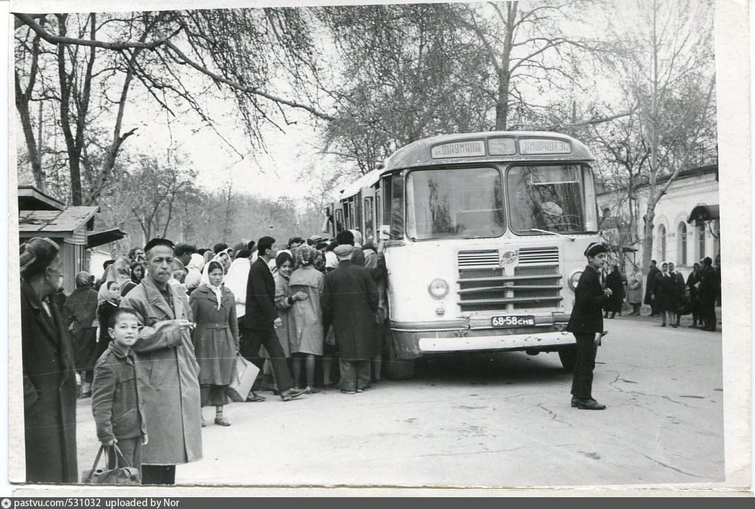 Советские без остановки. Самарканд 1965 год трамвай. Ташкент - 80 е . автостанция Самарканд. Автобусы 1960 годов. Переполненный автобус СССР.