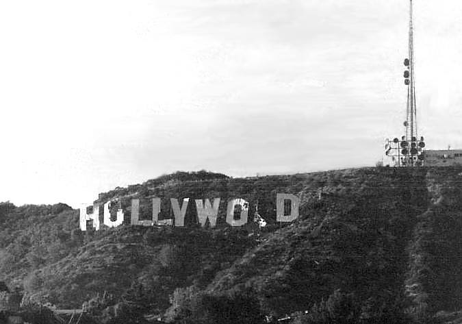 hullywod-sign hullywod-sign
