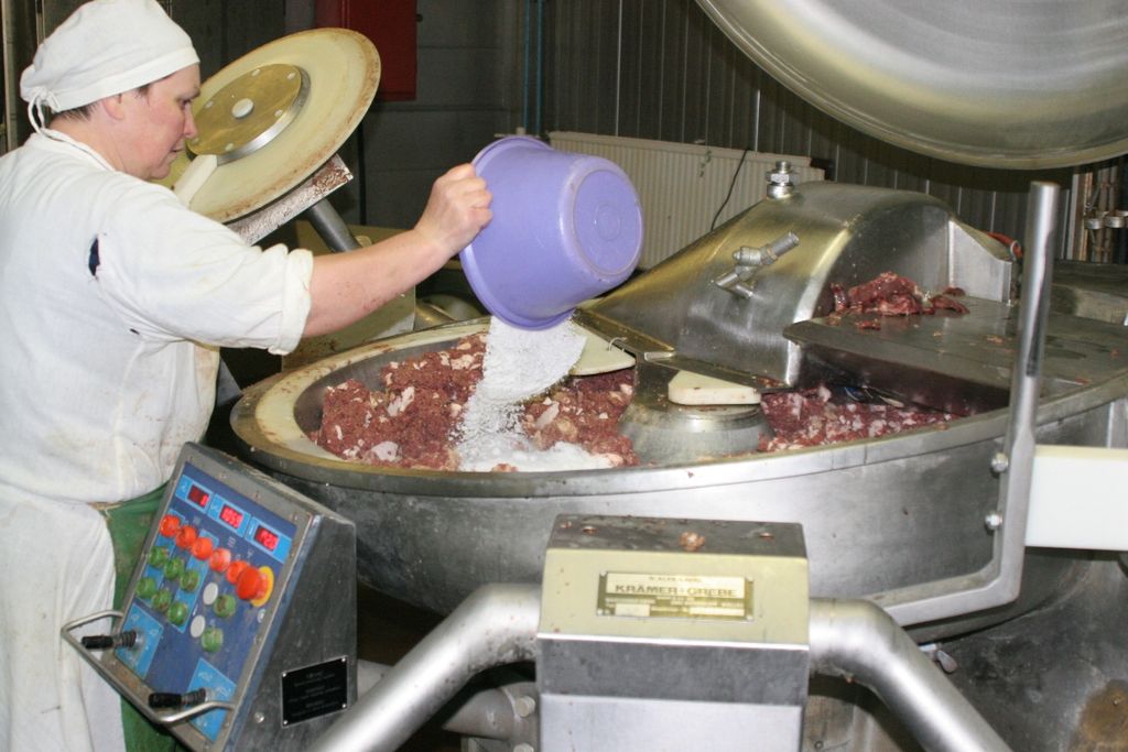 1024px-Russian Sausage Making