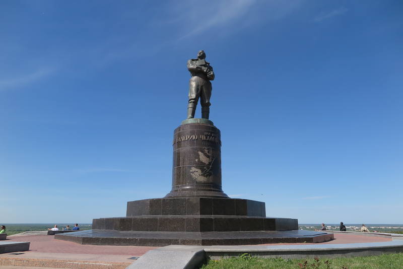 Памятник Чкалову в Нижнем Новгороде