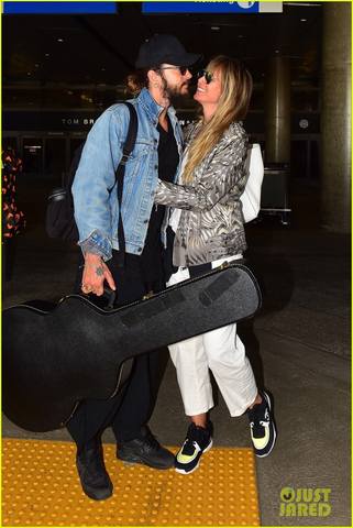 11.09.19 - Tom and Heidi at LAX airport, LA