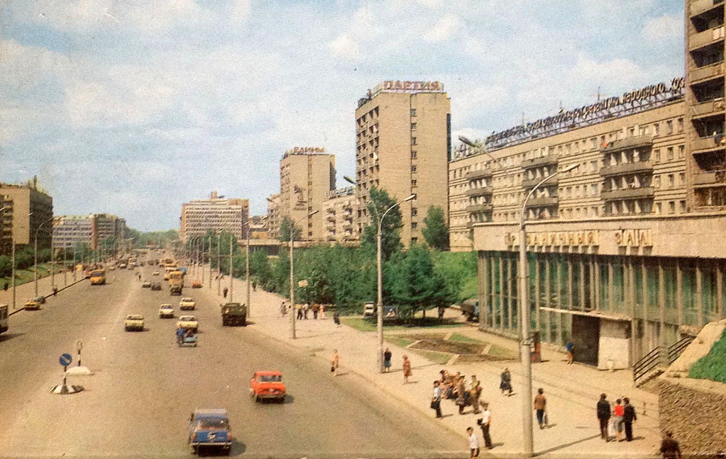 Красный проспект в сторону площади Калинина, 1983 год