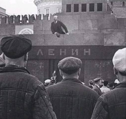 Ленин выступает