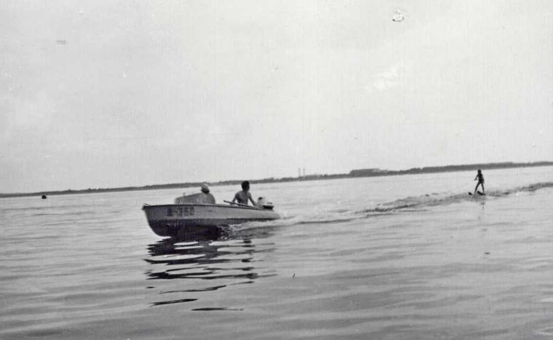 Алеша на водных лыжах 1968