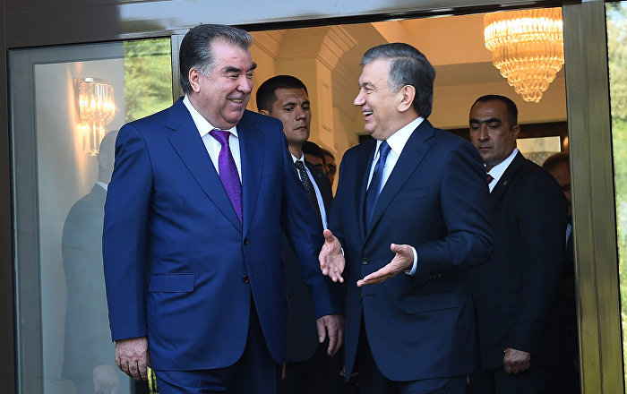 Korrespondent uz 002 Rahmon with Mirziyoyev
