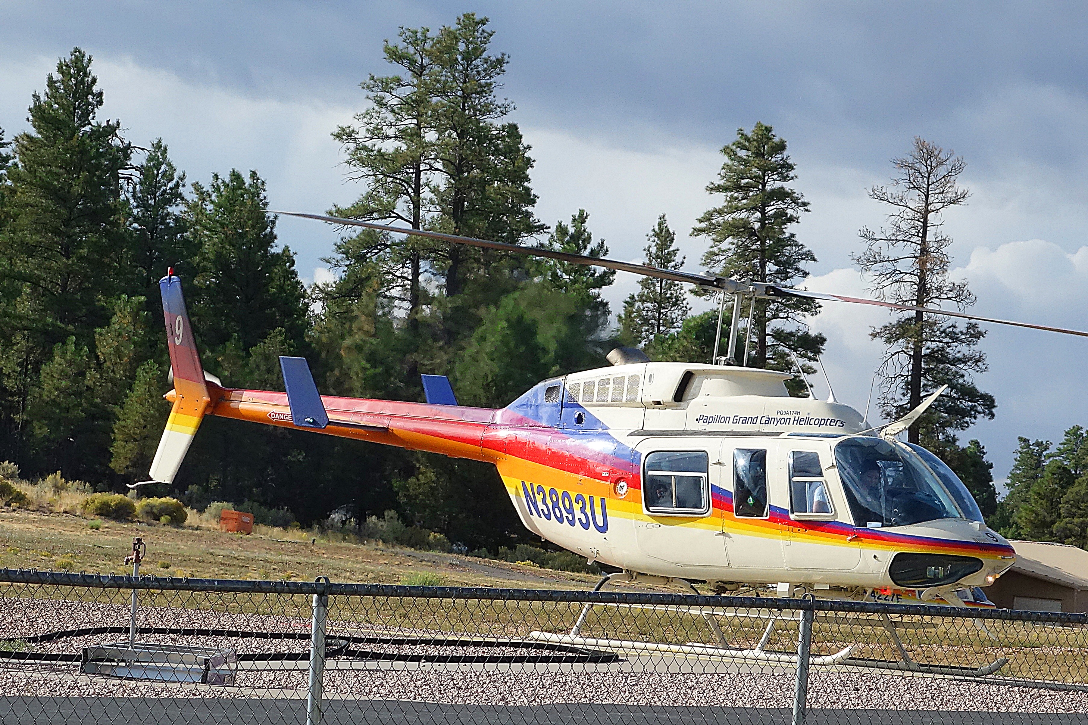 Прогулочный вертолёт у Гранд Каньона. Фото Морошкина В.В.