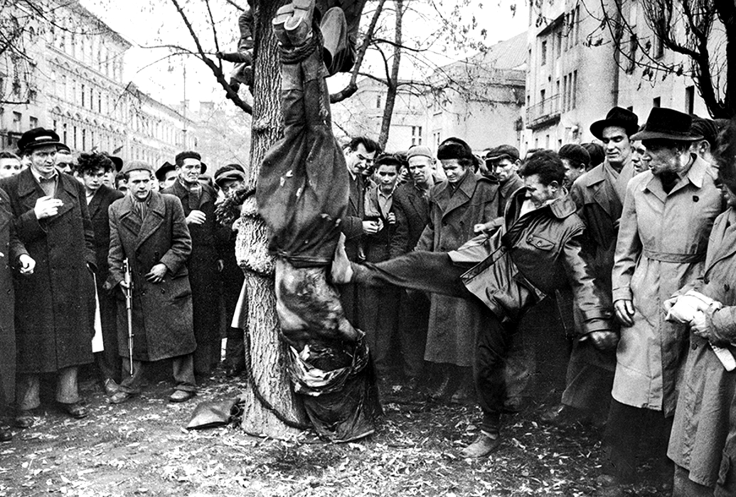 Protesters with body of AVH personnel