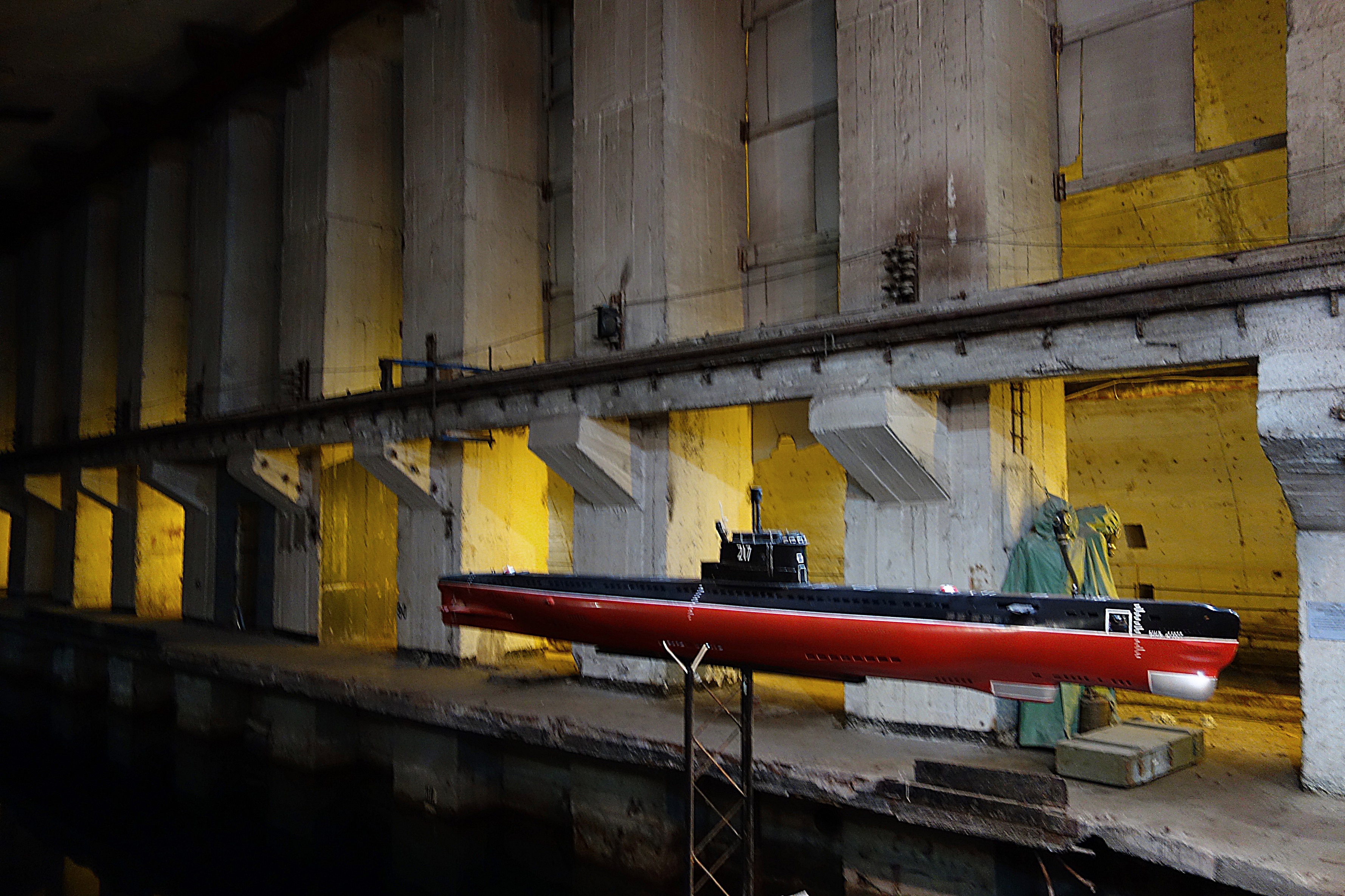 Тоннель завода-музуя по ремонту подводных лодок в Балаклаве. Фото Морошкина В.В.