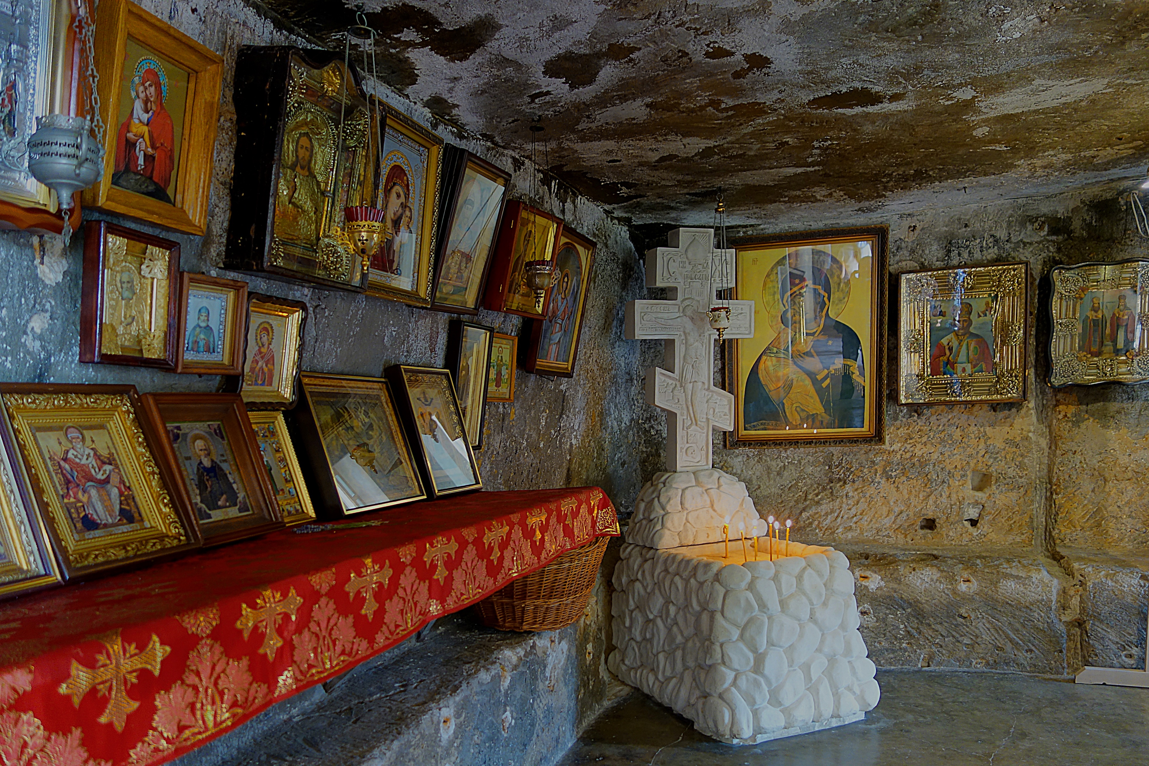 В подземной церкви Свято-Климентовского монастыря в Инкермане. Фото Морошкина В.В.
