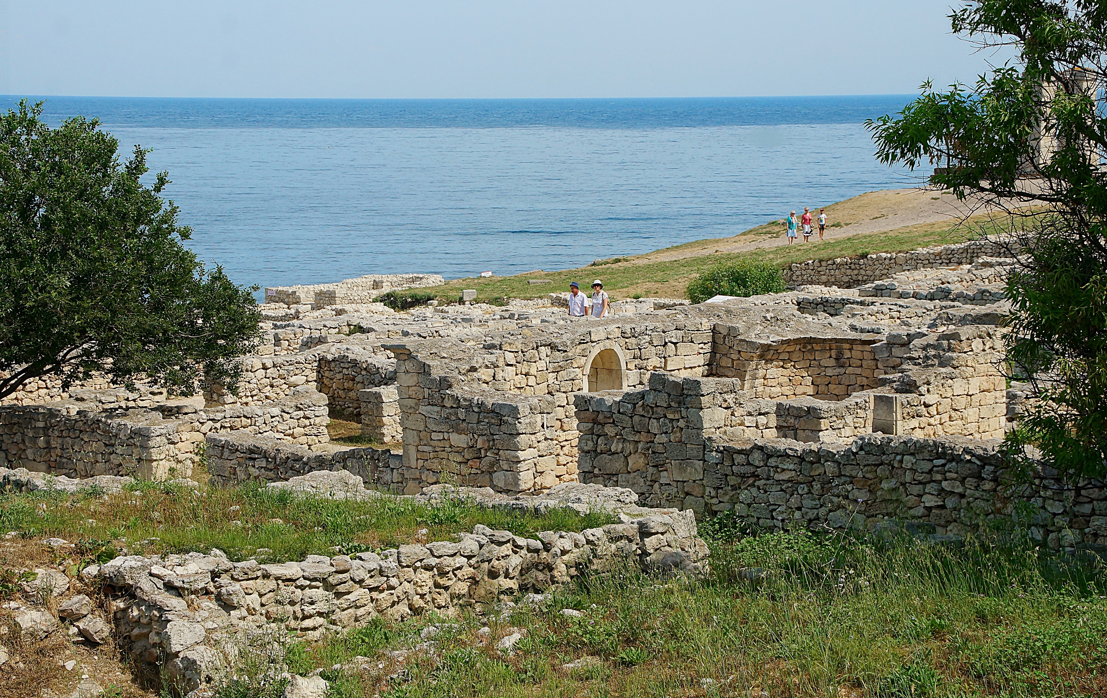 Развалины античного города Херсонеса Таврического возле Севастополя. Фото Морошкина В.В.