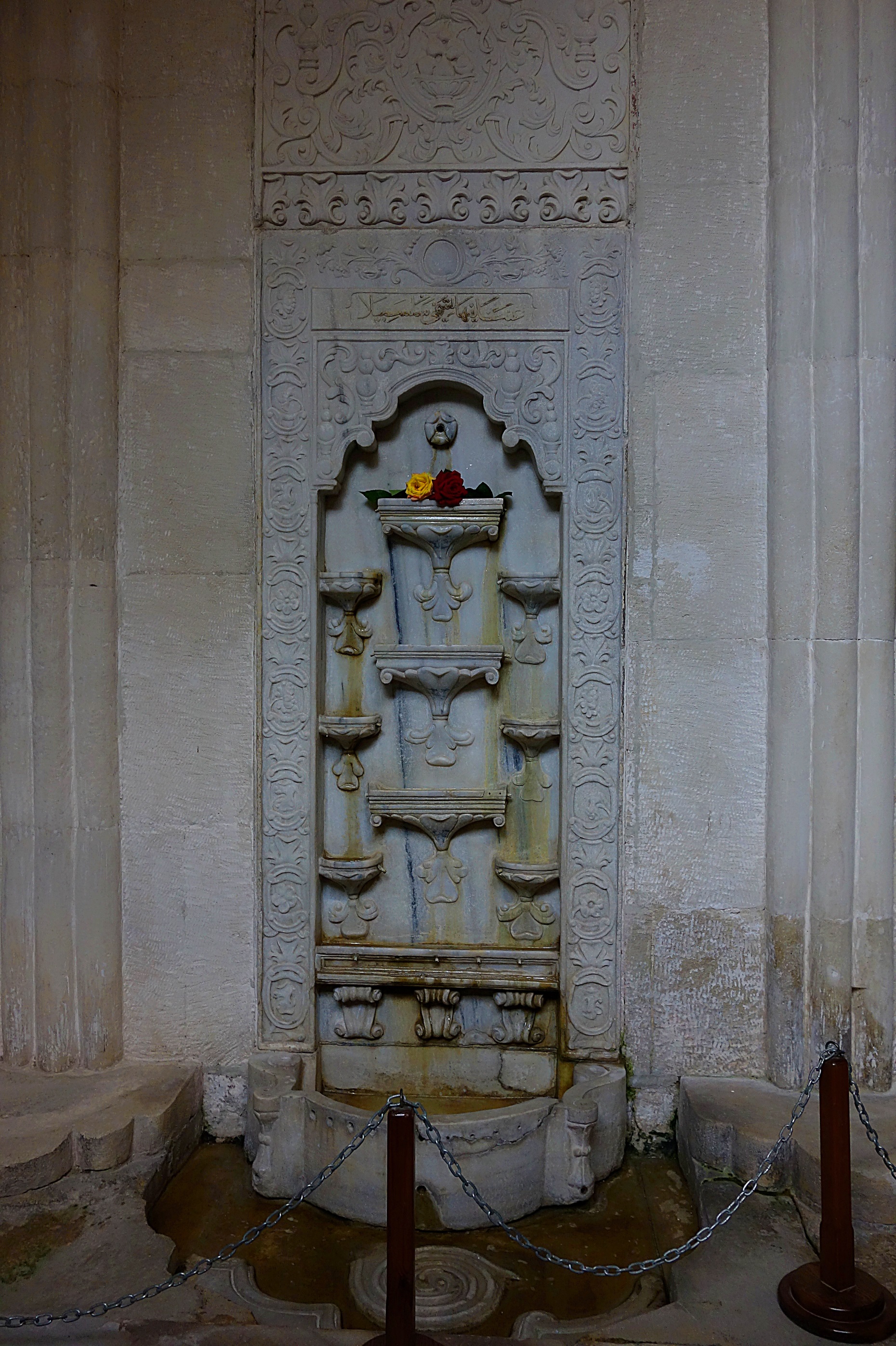 Знаменитый Фонтан слёз (Бахчисарайский фонтан) в Ханском дворце. Фото Морошкина В.В.