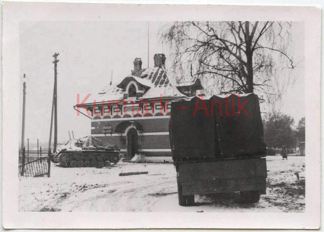 Foto-Wehrmacht-Russland-Panzer-III-Winter-camo-LKW