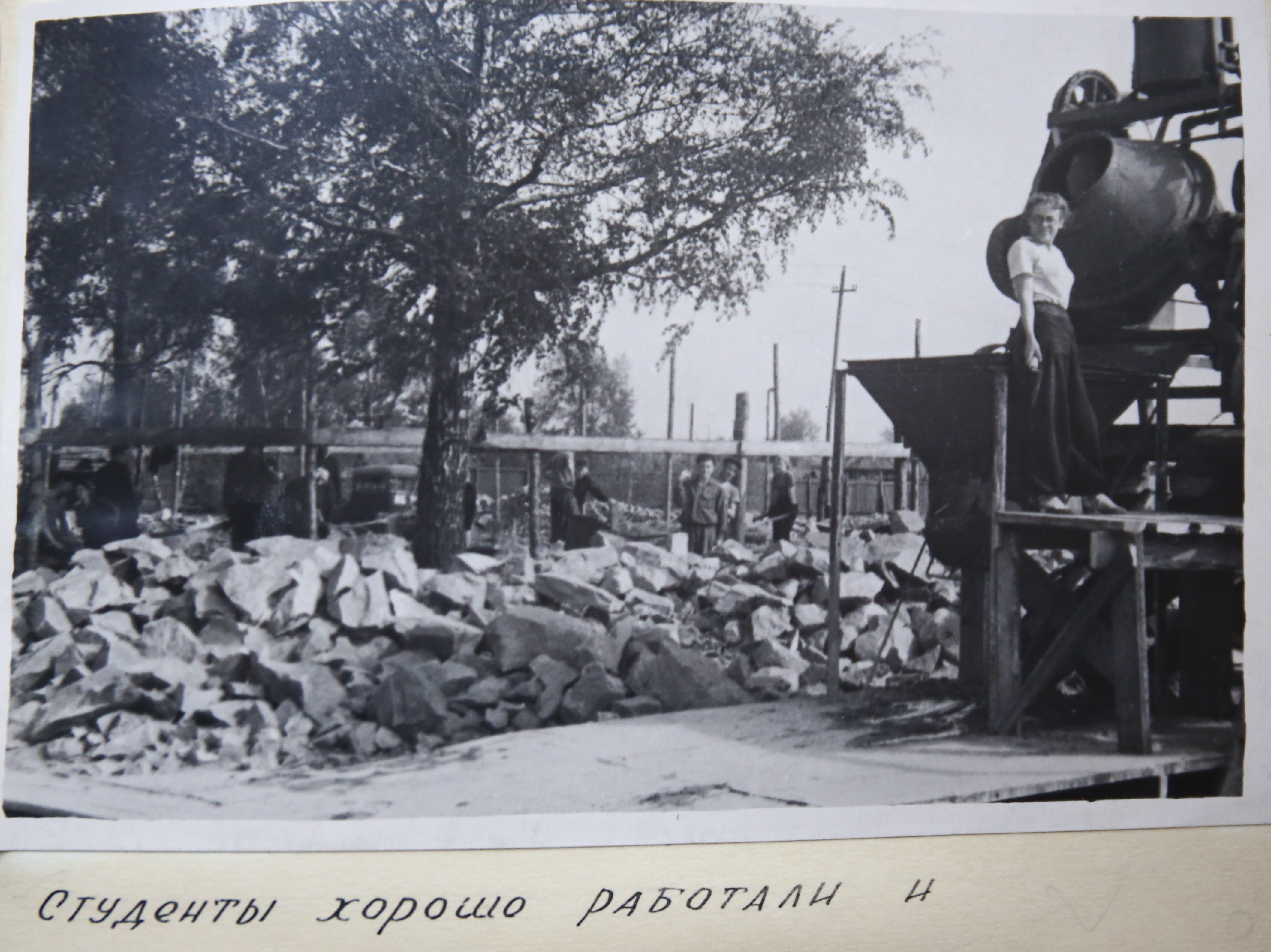 1952 студенты на практике (1)