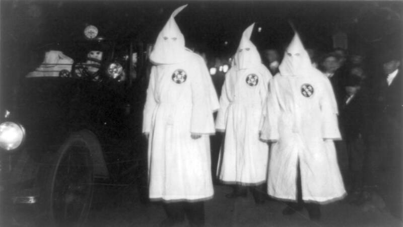 1280px-Ku Klux Klan Virgina 1922 Parade 1280px-Ku Klux Klan Virgina 1922 Parade