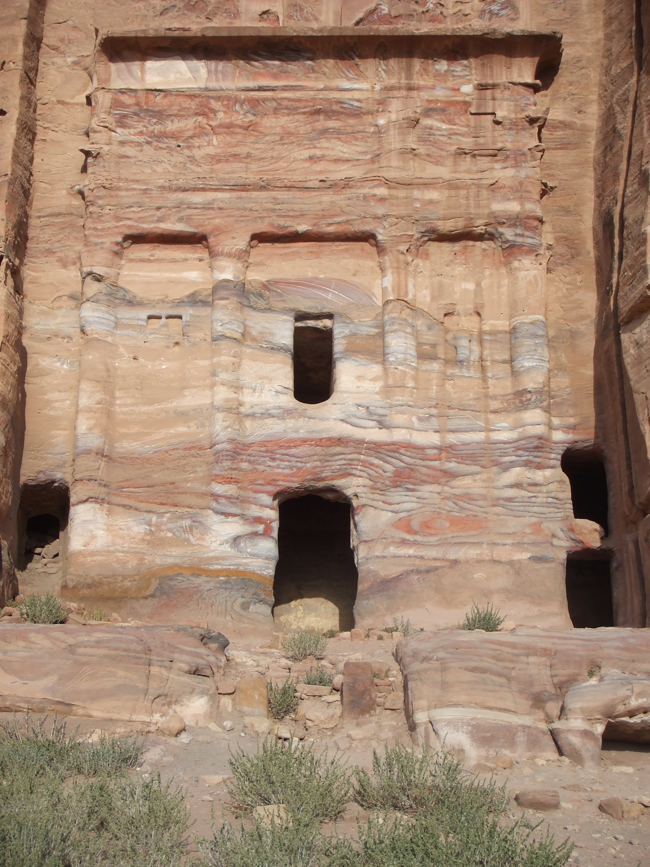 The Silk Tomb, Petra The east cliff contains a sequence of some of the most important tomb facades in Petra, including the Palace Tomb, the Corinthian Tomb, and the Urn Tomb. Some of the many tomb facades that can be seen all over Petra, probably dating from the 1st century BC. These combine architectural characteristics unique to Nabatean Petra, with classical facades surmounted by step-like motifs, distinctly more eastern forms.