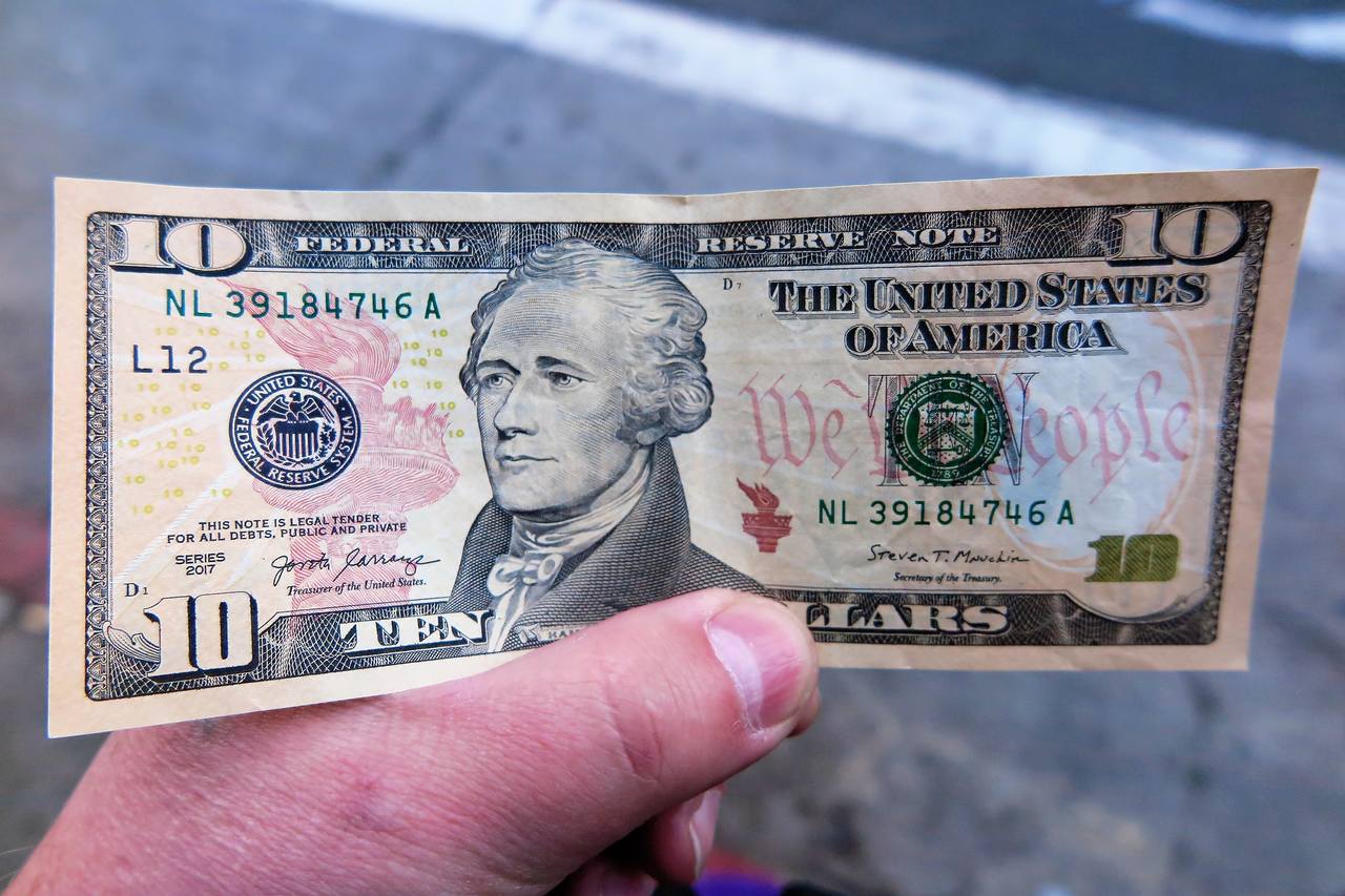 10 долларов в рублях 2024 на сегодня. 10 Долларов. 10 Долларов США. 10 Долларов банкнота. 10 Долларовая купюра.