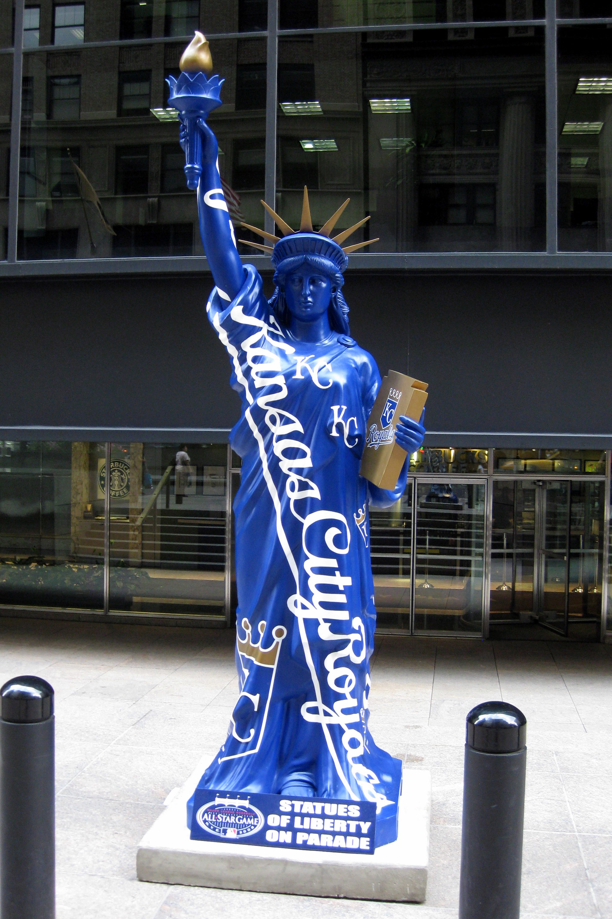 NYC - Statues of Liberty on Parade: Kansas City Royals To celebrate the 2008 Major League Baseball All Star Game, which took place in Yankee Stadium, in its final season, on July 15, 2008, Major League Baseball launched "Statues on Parade." Forty-two replicas of the Statue of Liberty were stationed around the city leading up to the game--each uniquely designed with bold graphics and colors featuring each of the 30 Major League Baseball clubs, the Brooklyn Dodgers, the New York Giants, the American League, the National League, four All-Star statues and statues commemorating the final season of Yankee Stadium and Shea Stadium. The 8½ feet tall, 250-pound statues are made of resin and rest on a 530-pound cement base. The Kansas City Royals statue stood outside One Liberty Plaza at 165 Broadway. For other statues from Statues of Liberty on Parade, check my tag StatuesofLibertyonParade