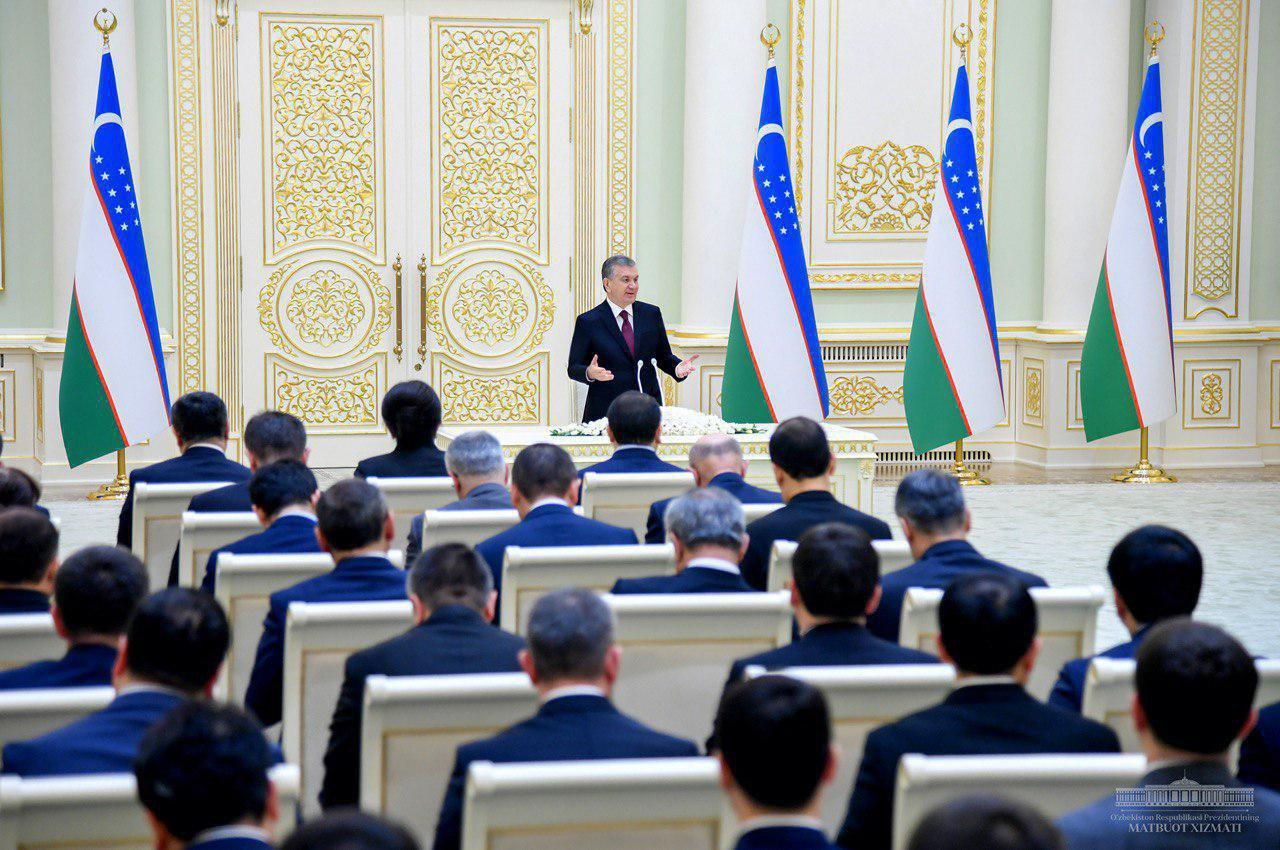 Shavkat mirziyoyev haqida. Мирзияев Узбекистан. Шавкат Миромонович Мирзиёев. Шавкат Миромонович Мирзиёев премьер-министры Узбекистана. Шавкат Мирзияев с народом Узбекистана.