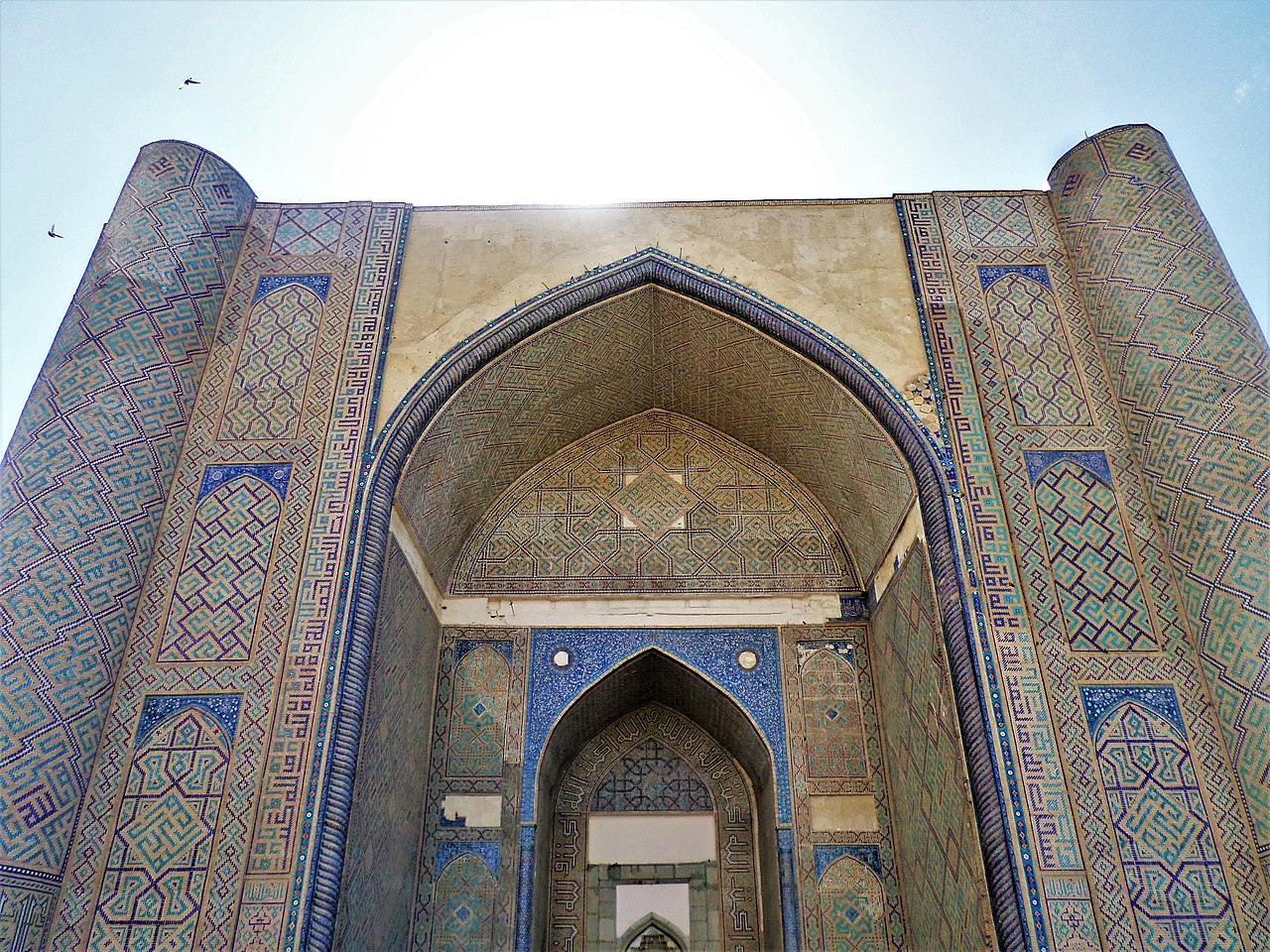 1280px-Mosque Bibi Khanum (2)