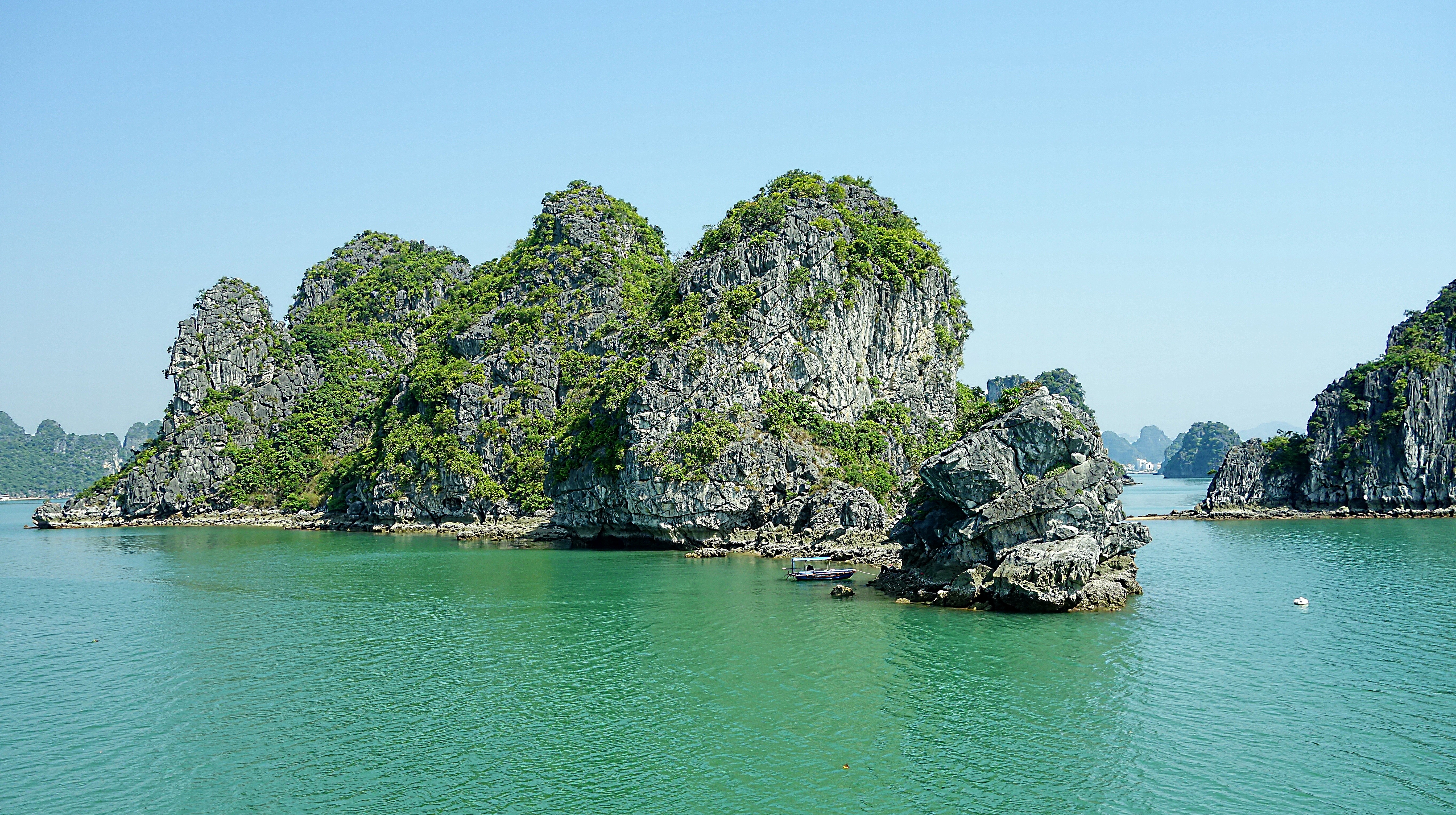 Острова бухты Халонг. Утро. Фото Морошкина В.В.