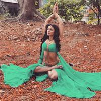 Aashka Goradia03