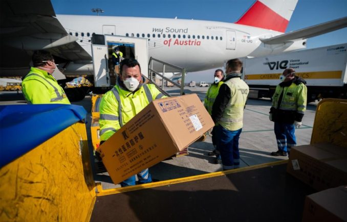 130 тонн медицинских товаров из Китая выгружаются в Австрии для отправки в Италию.
