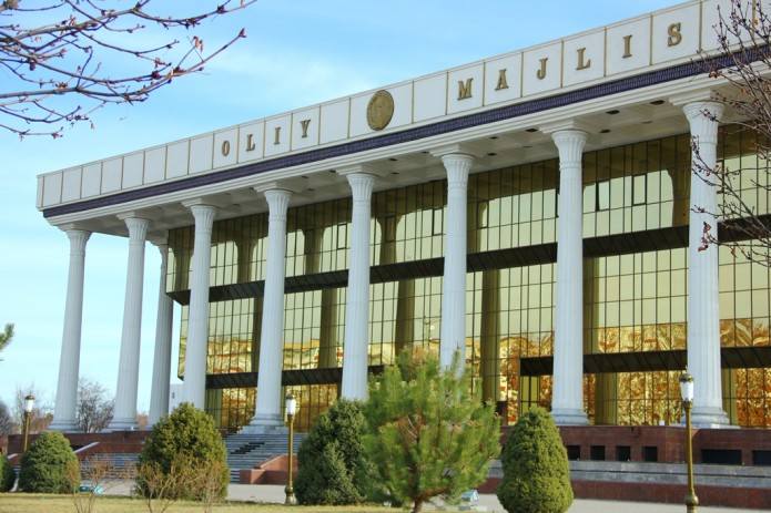 002 Qurilish vazirligi sohada korrupsiyaning oldini olish bo‘yicha Oliy Majlisda axborot beradi