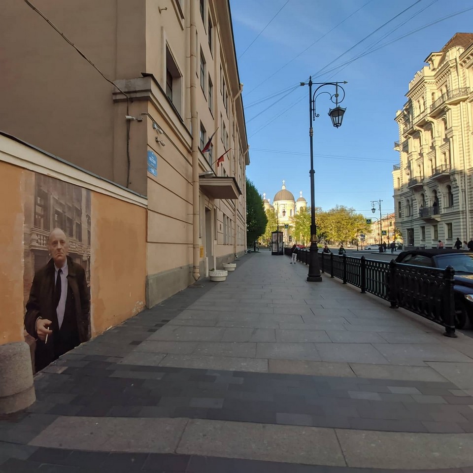 В Санкт-Петербурге к 80-летию со дня рождения Иосифа Бродского появилось граффити с изображением поэта.