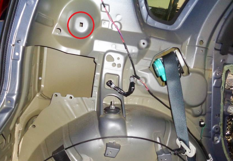 shumoizolyaciya-arok-nissan-murano-2 cut-photo.ru