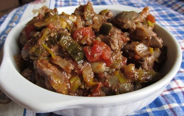 Маринованные куриные сердечки по-болгарски в мультиварке