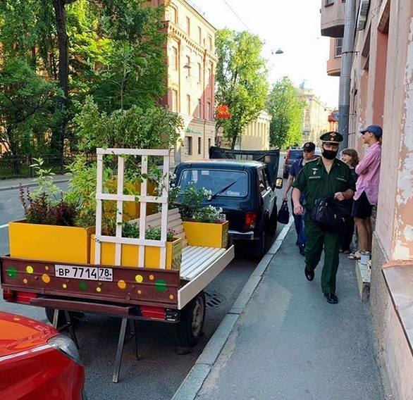 Креативная скамейка в прицепе Креативная скамейка в прицепе