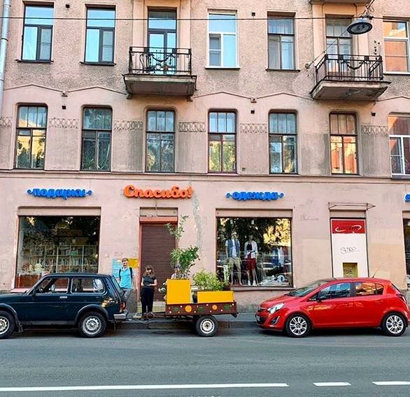 Креативная скамейка в прицепе Креативная скамейка в прицепе