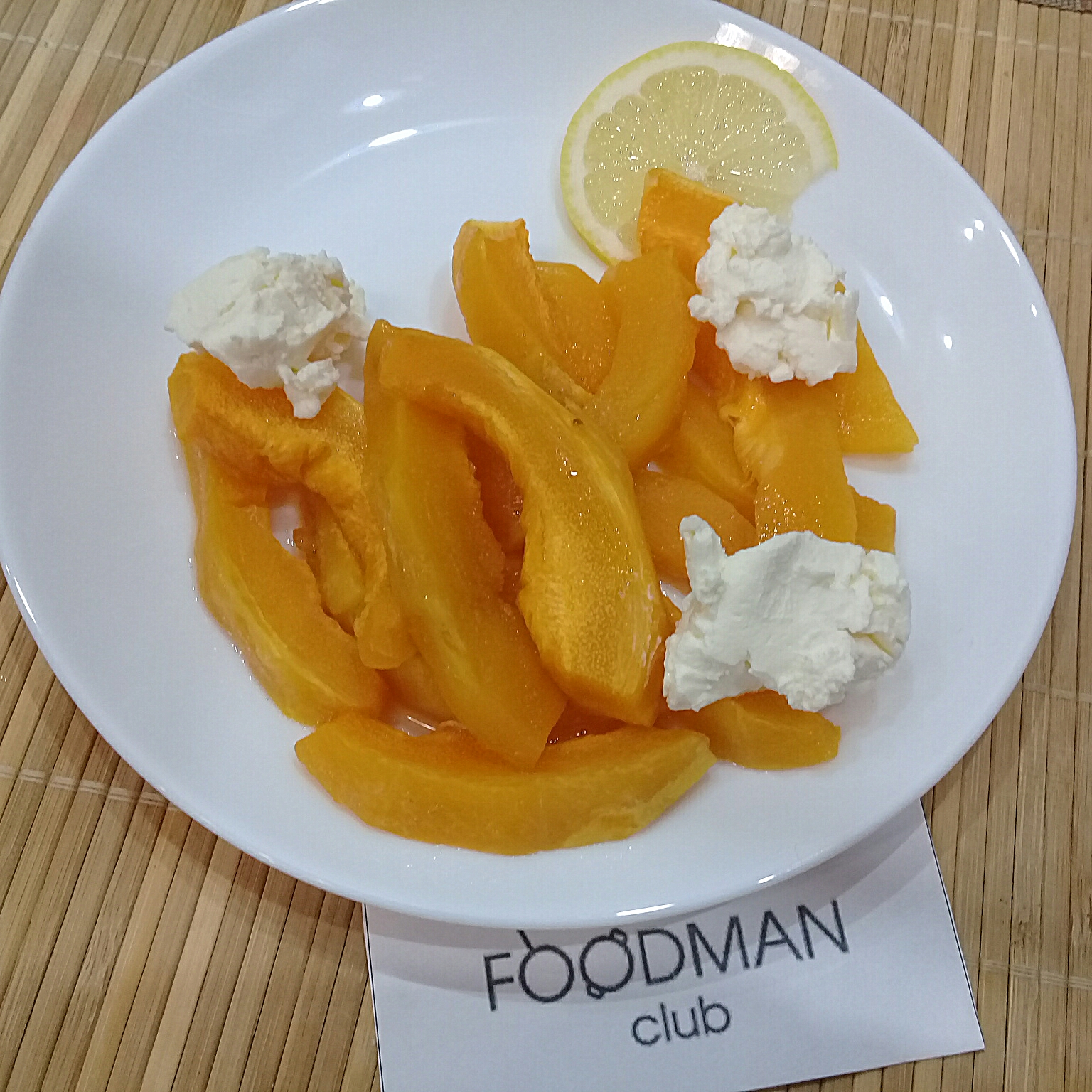 Запеченная тыква с медом и лимоном