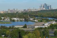 Вид на Гребной канал с холма горнолыжной станции парка Крылатские холмы. Фото Морошкина В.В.