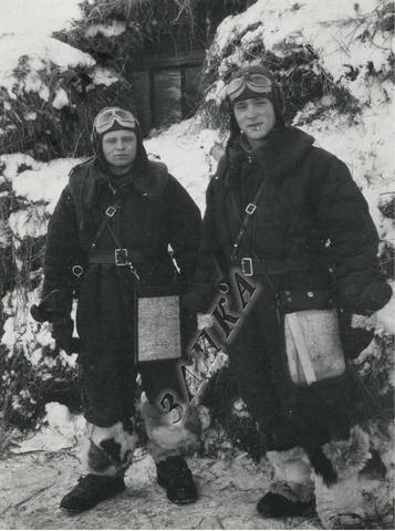 09 1942 Буденовка январь двое перед вылетом копия