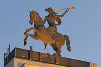 Фигура на фронтоне Музея истории Парка Победы. Фото Морошкина В.В.